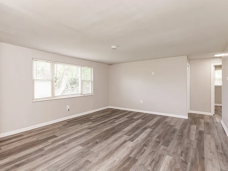 1824486_020_living_room_13039896.jpg