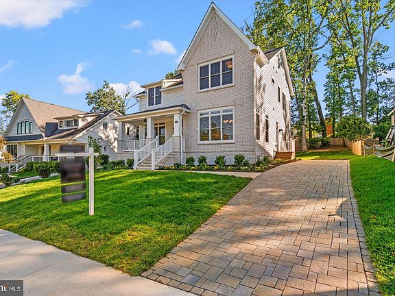 4th image of 604 Crestwood Dr