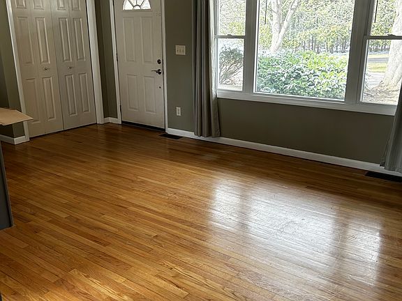 4th image of 102 Juniper Rdg