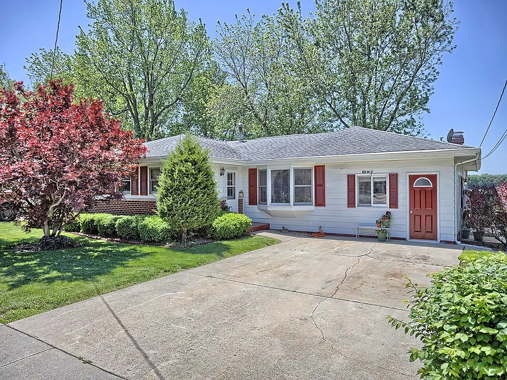 301 N West St photo 1