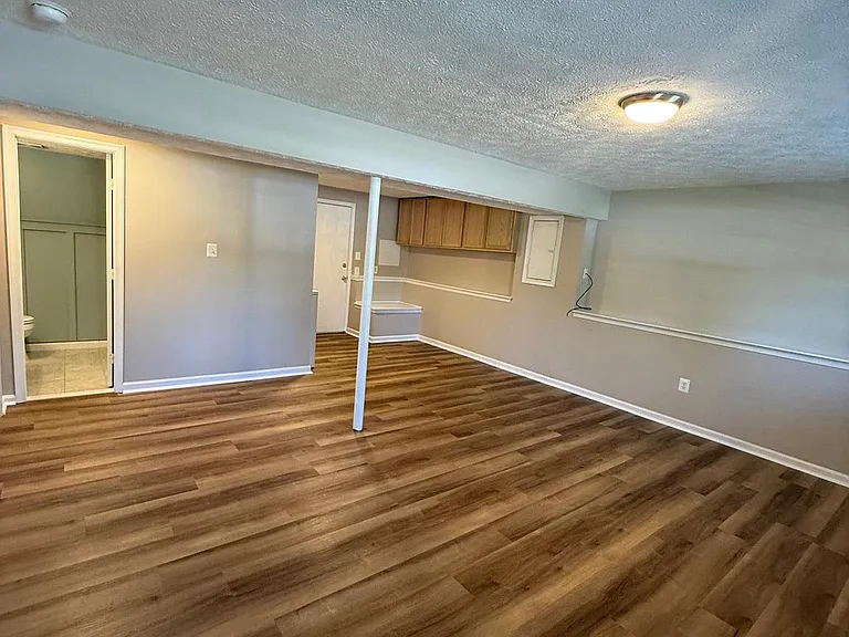 805 London Ct — Photo 13