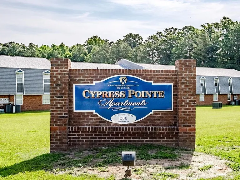 Cypress Pointe Apartments — Photo 15