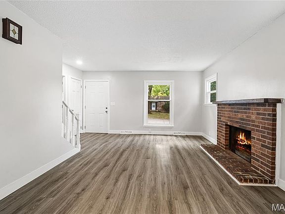 5th image of 109 Green Acres St