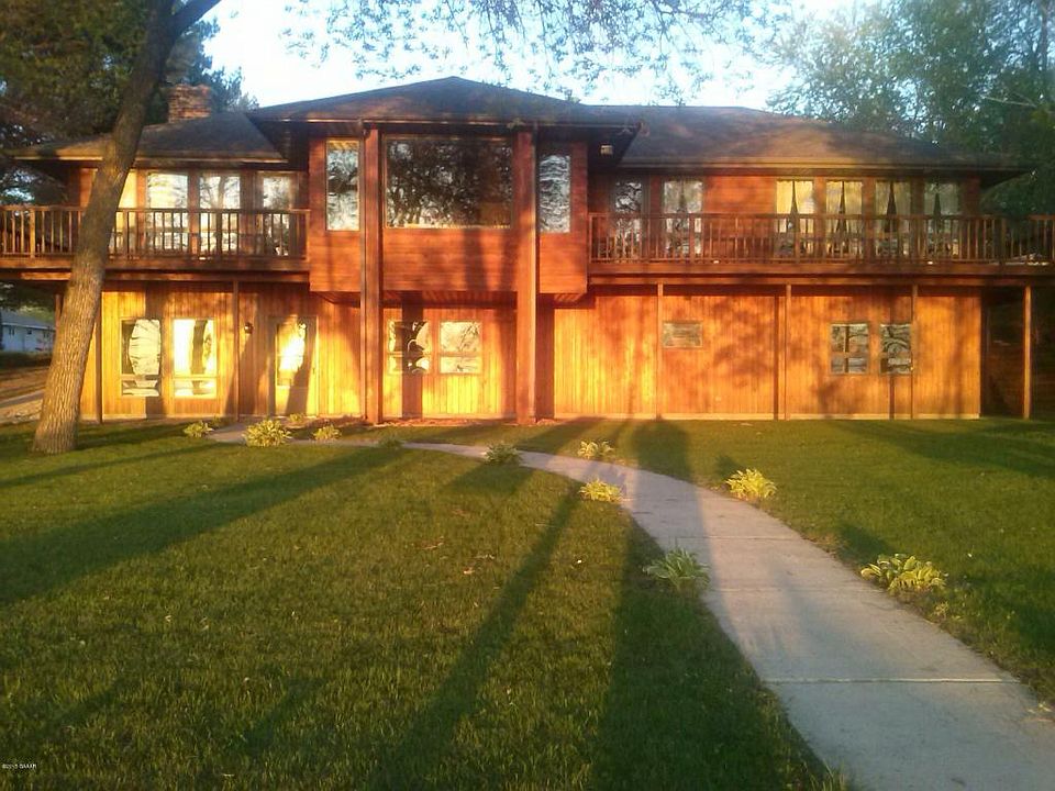 1st image of 3122 Crestwood Dr NE