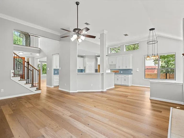 5301 Deerwood Ln — Photo 8