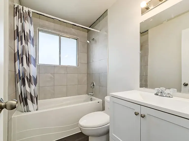 3901 54a St #3901C — Photo 9