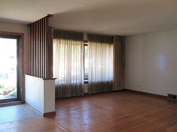 4th image of 4605 W 99th Pl