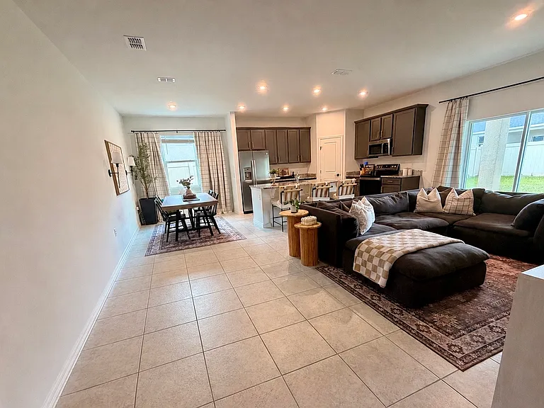 652 Crown Rose Dr — Photo 1