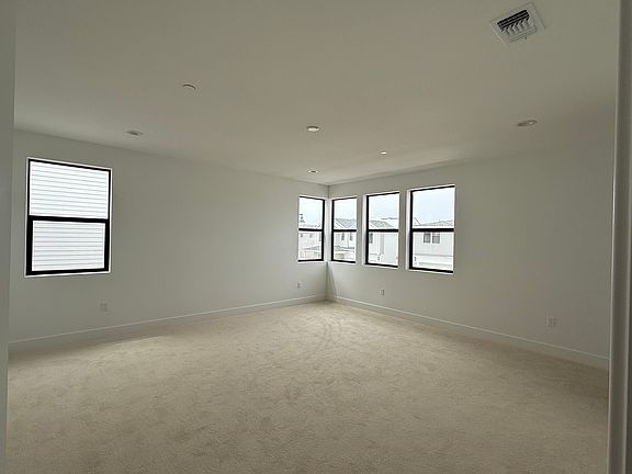 4th image of 2320 Bayside Ave