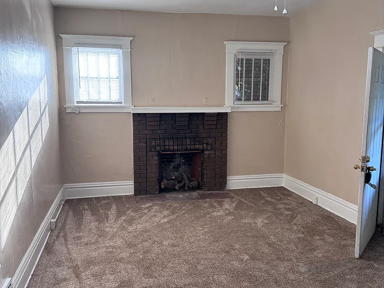204 W 15th St — Photo 2