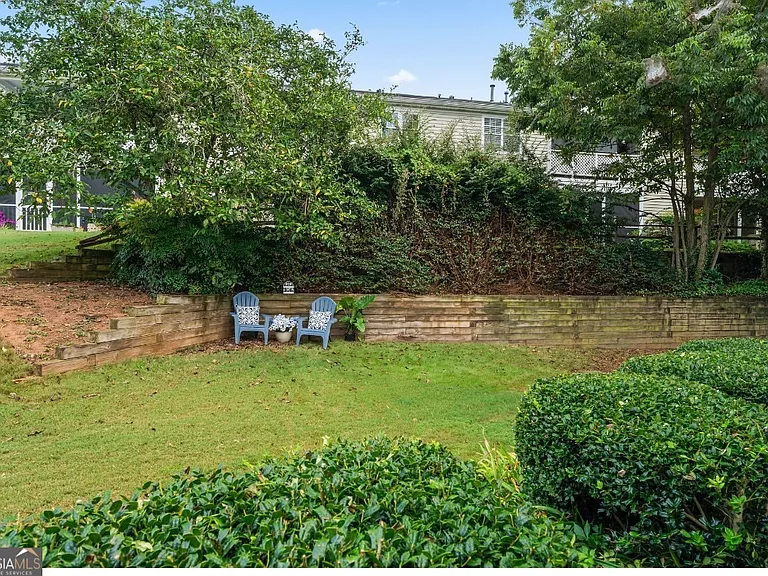 81 Hampshire Ct — Photo 28