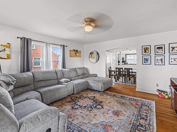 5th image of 35 Colonial Ct