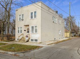 514 8th St #2, Waukegan, IL 60085
