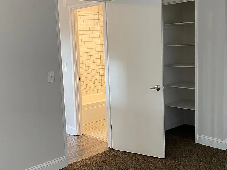 689 Lowry Ave NE #1A — Photo 15