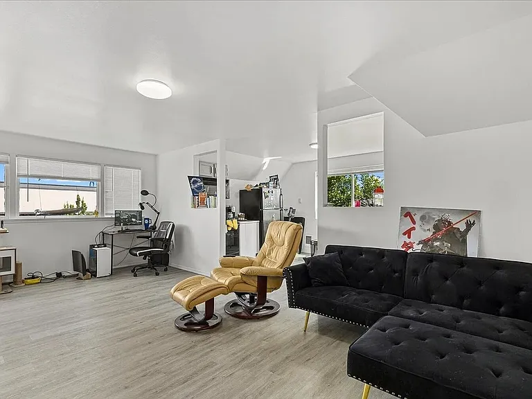 3734 S M St — Photo 2