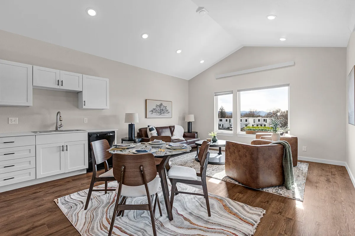 Building Photo - 343 Walsh St #343