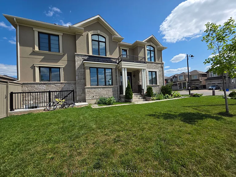 744 Kennedy Cir W #UPPER — Photo 1