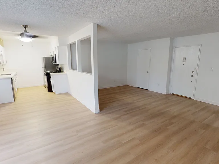 Royal Terrace Apartments — Photo 10