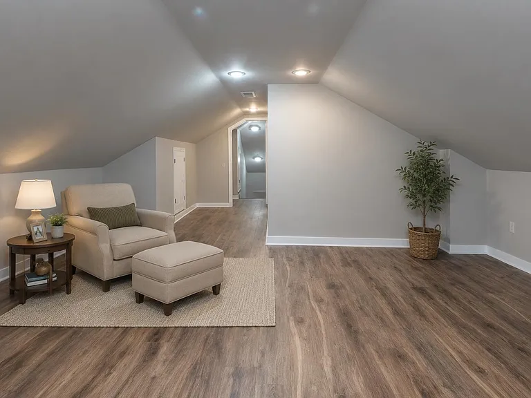 1888 Manila Ave — Photo 21
