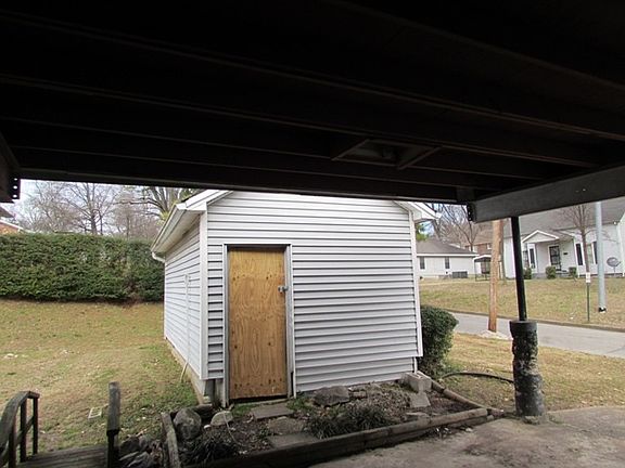 3rd image of 402 Tucker St