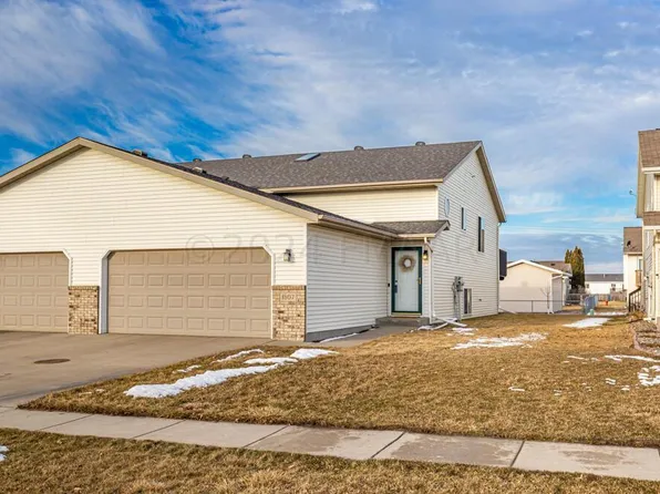 1807 50th St S, Fargo, ND 58103