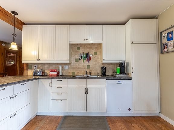 5th image of 1556 Chasm Rd