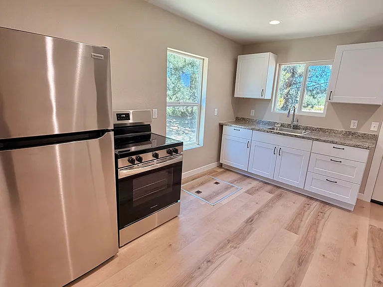 426 S 1st Ave — Photo 7