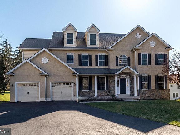 4th image of 2611 Bridle Path Rd