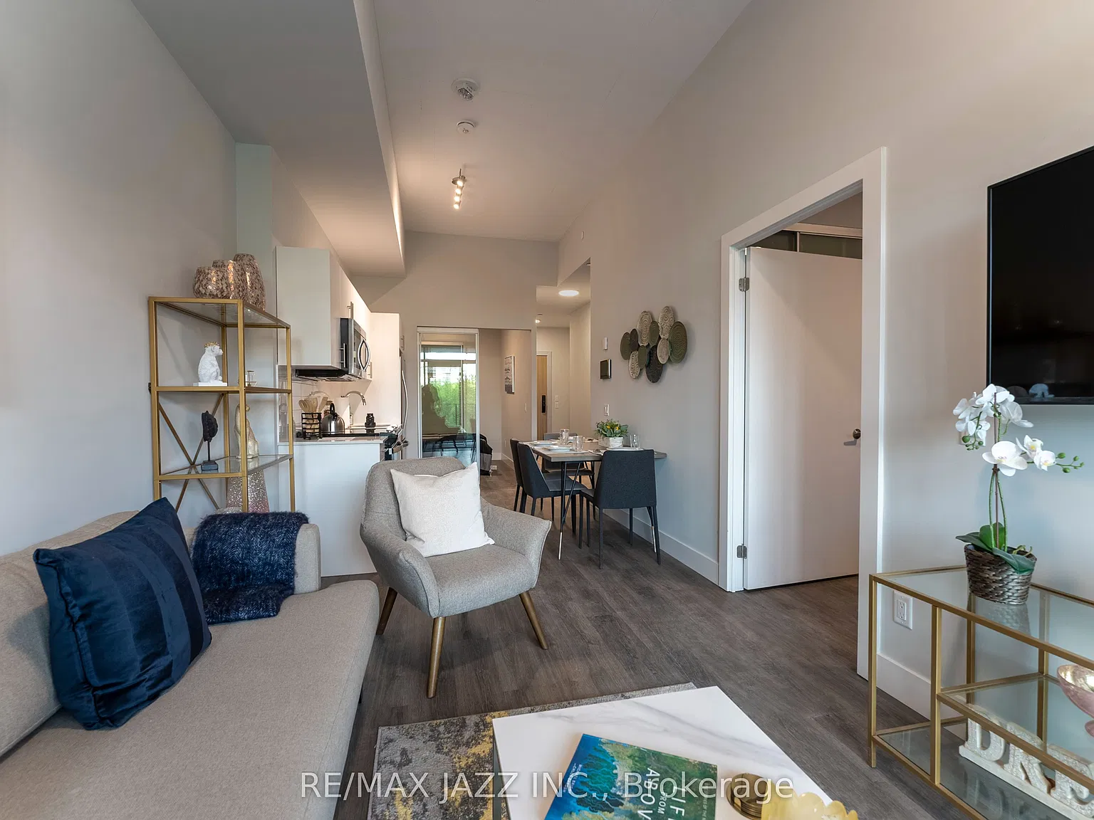 1 bed, $2,040 — Photo 2