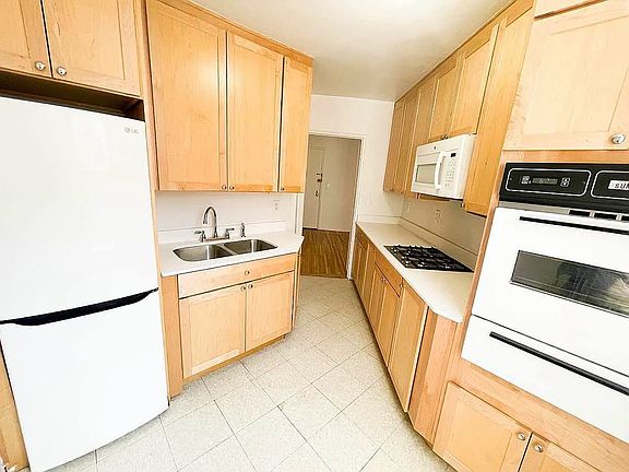 2nd image of 10025 Queens Blvd APT 5D