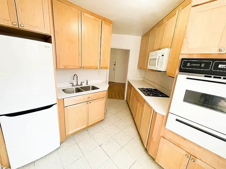 10025 Queens Blvd #5D — Photo 2