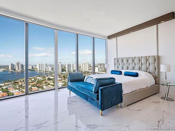 3rd image of 18555 Collins Ave APT 2603