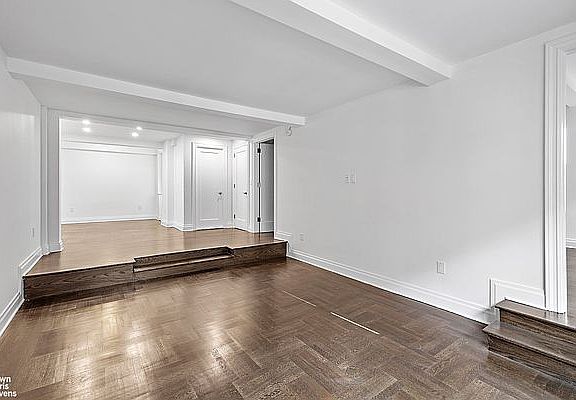 5th image of 160 E 89th St #5D