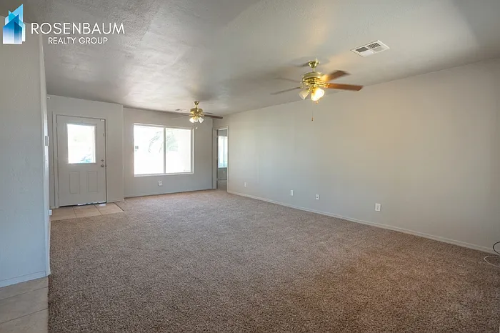 207 E Date St — Photo 4