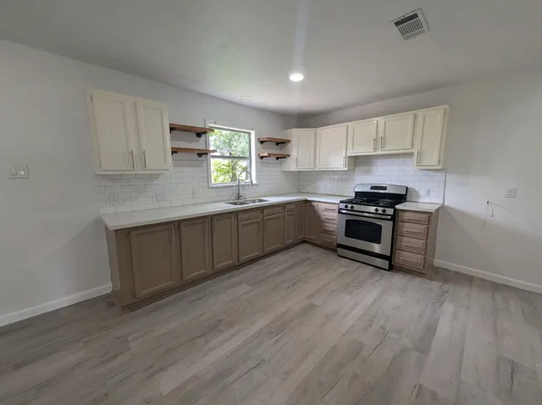 306 Allendale Rd, Pasadena, TX 77502