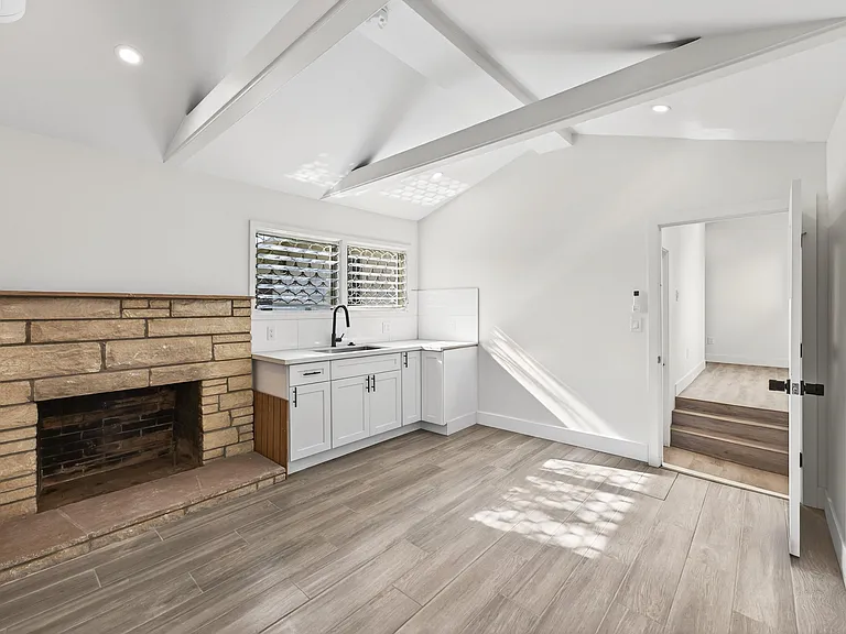 1616 S Norton Ave — Photo 11