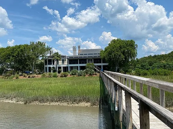 650 Thomas Pinckney Ct, Mc Clellanville, SC 29458
