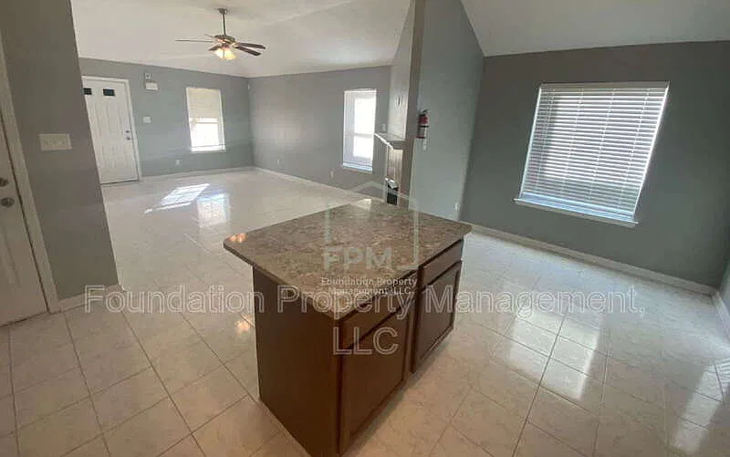 3 bed, 2.0 bath, 1213 sqft, $1,550 — Photo 4