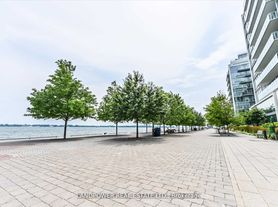 15 Queens Quay E