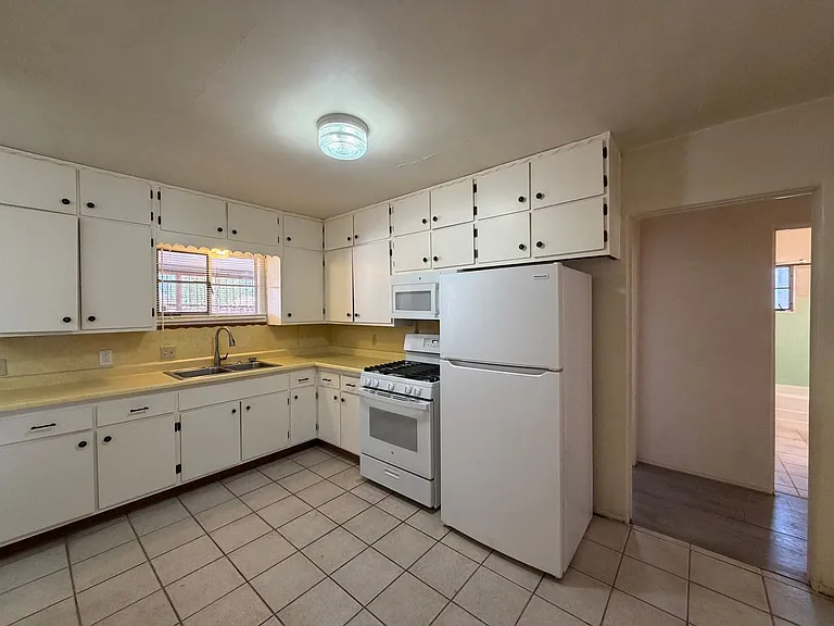 1801 Palomas Dr NE — Photo 14