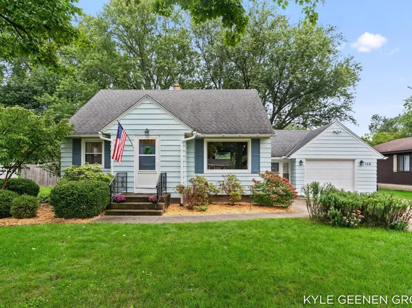 135 Grandview Ave, Holland, MI 49423