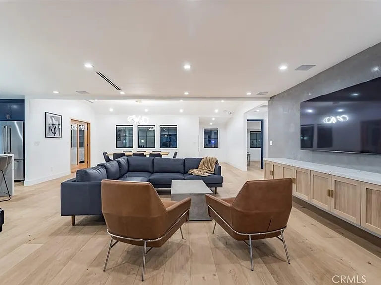 4627 Ethel Ave — Photo 3
