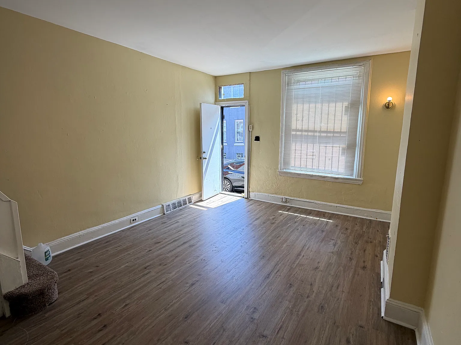 2 bed, 1000 sqft, $1,200 — Photo 4