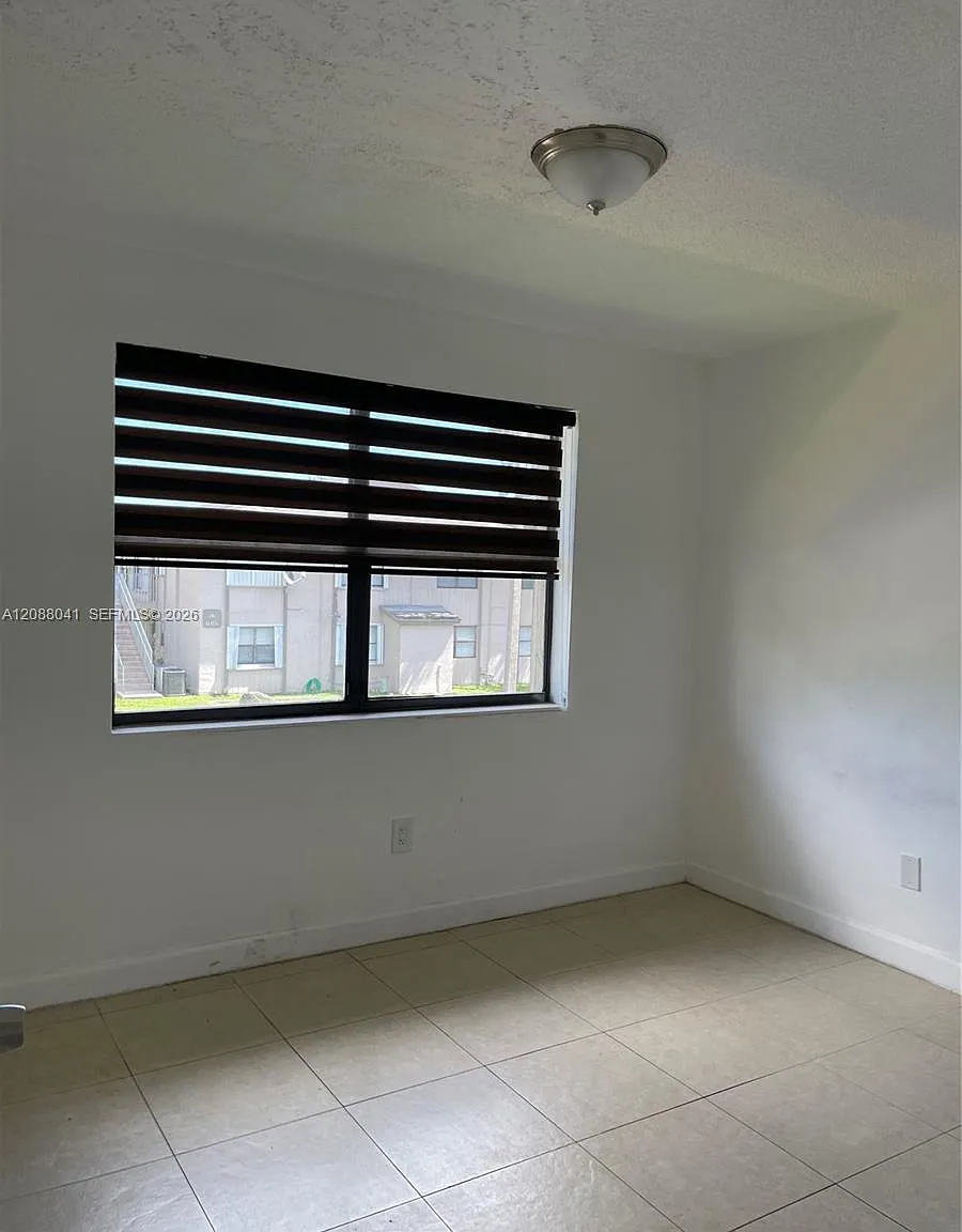 15318 SW 72nd St — Photo 3
