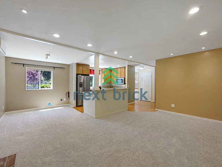 21638 SE 32nd Pl — Photo 3