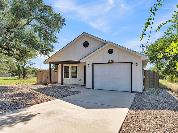 2nd image of 1706 Redwood Drive