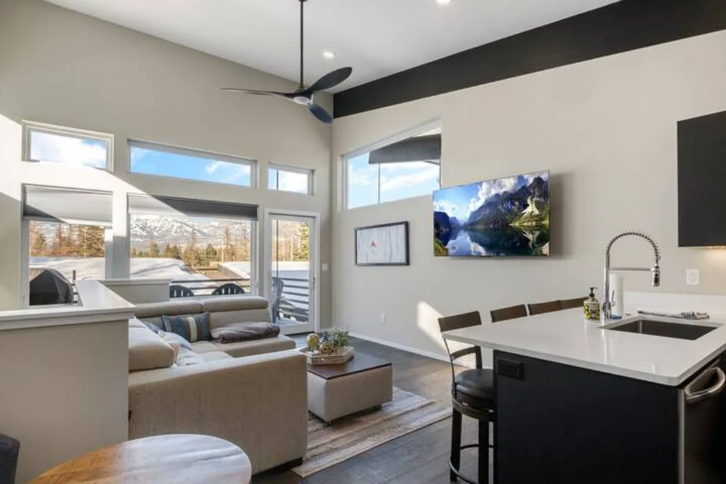 4 bed, 2550 sqft, $3,500 — Photo 4