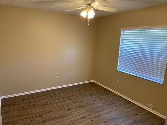 4th image of 1227 Coral Reef Dr