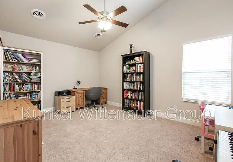 2724 Ambridge Dr — Photo 35