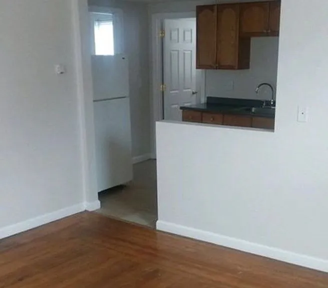 92 Bates St — Photo 2